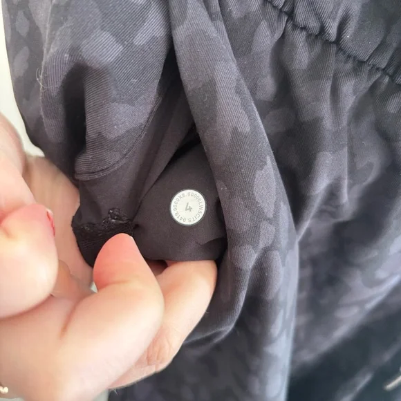 Lululemon On The Fly 7/8 Pant Formation in Camo - Picture 3 of 6